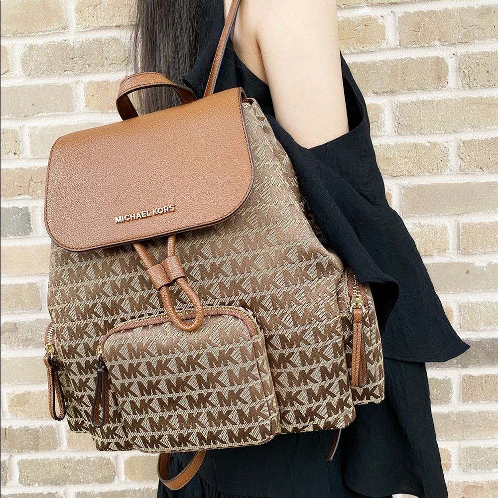 SALE‼️ 👜💕- Michael Kors Large Backpack school - Picture 3 of 4